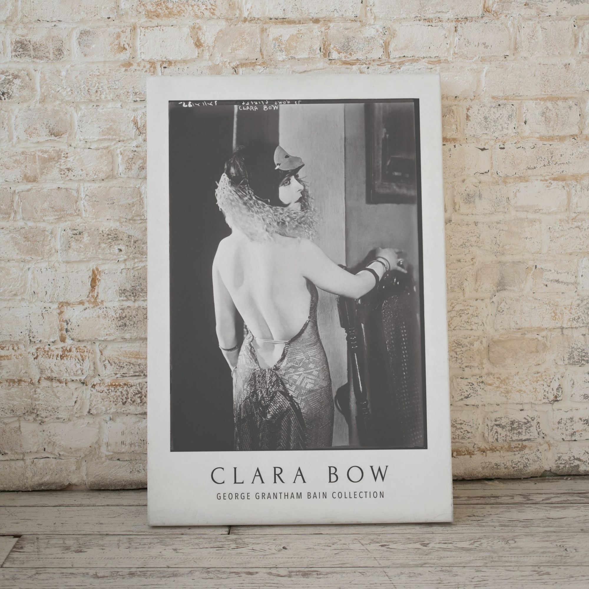 Clara Bow 'It Girl' Poster: A tribute to the 1920s silent film icon, embodying Roaring Twenties spirit and flapper culture, ideal for vintage film enthusiasts and decor.