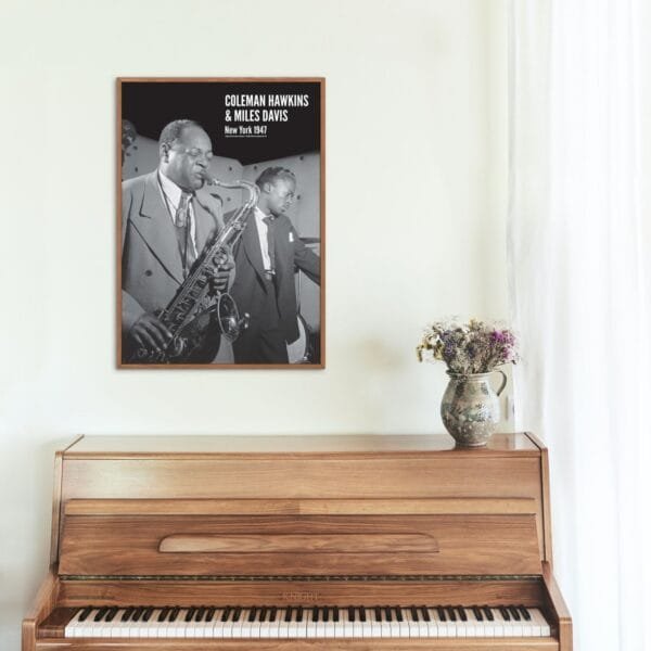 Wayne Shorter Jazz Poster – Amsterdam 1959. Vintage black-and-white photo of the legendary saxophonist, perfect for jazz lovers, music decor, and collectors. Ideal wall art for studios, living rooms, and offices.