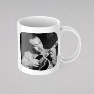 Mug with black and white guitarist Django Reinhardt image