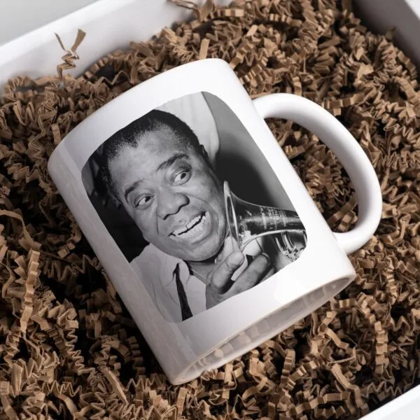 Mug with photo of a Louis Armstrong packed in box.